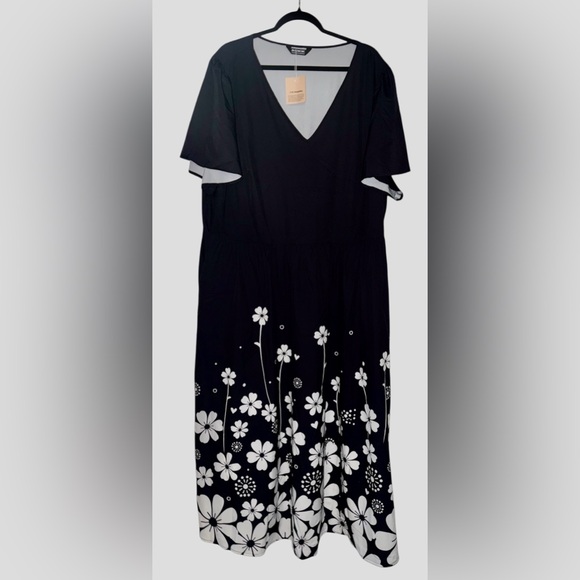 BloomChic Black and White Floral Midi Dress NWT💕 - Picture 2 of 5